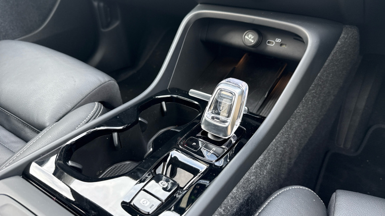 Volvo XC40 2.0 B3P Ultra Dark 5dr Auto Petrol Estate